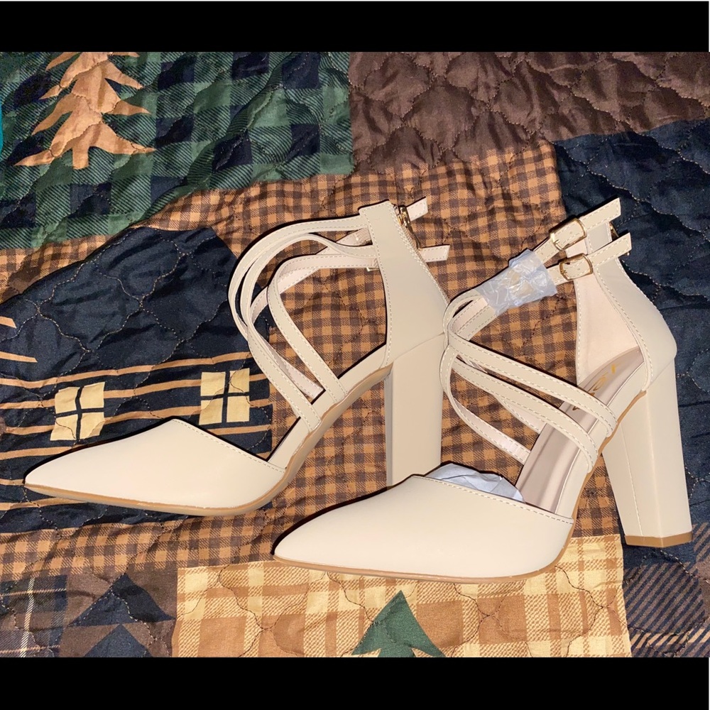 Never worn only tried on once